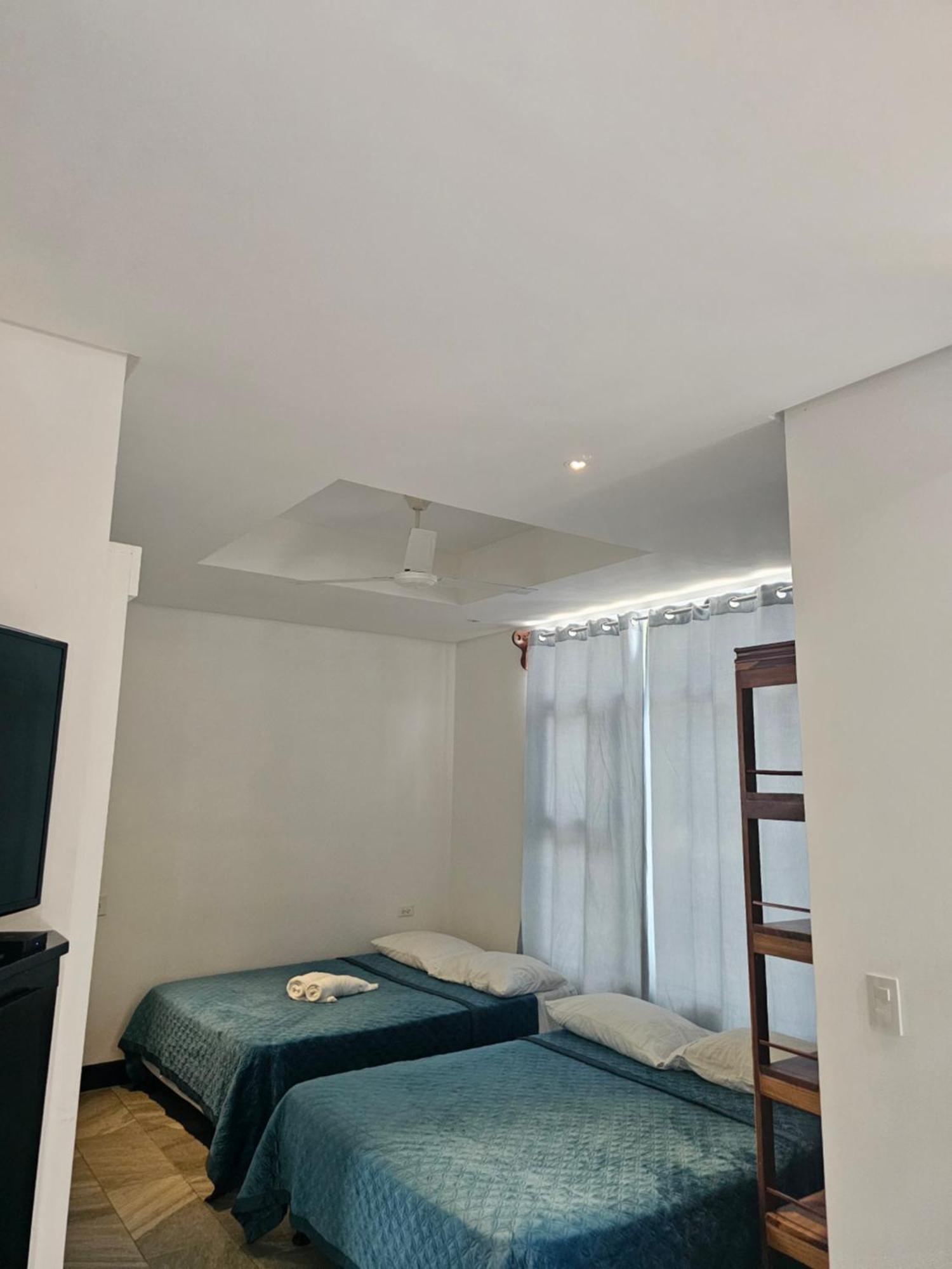 Pura Vida Apartments Quepos Quarto foto